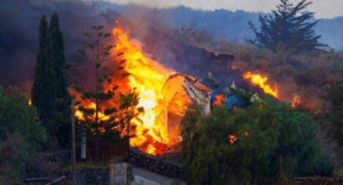 De terror: Volcán en España destruye un centenar de casas y obliga a evacuar cinco mil personas; 'Lo ves en las películas y no lo crees'