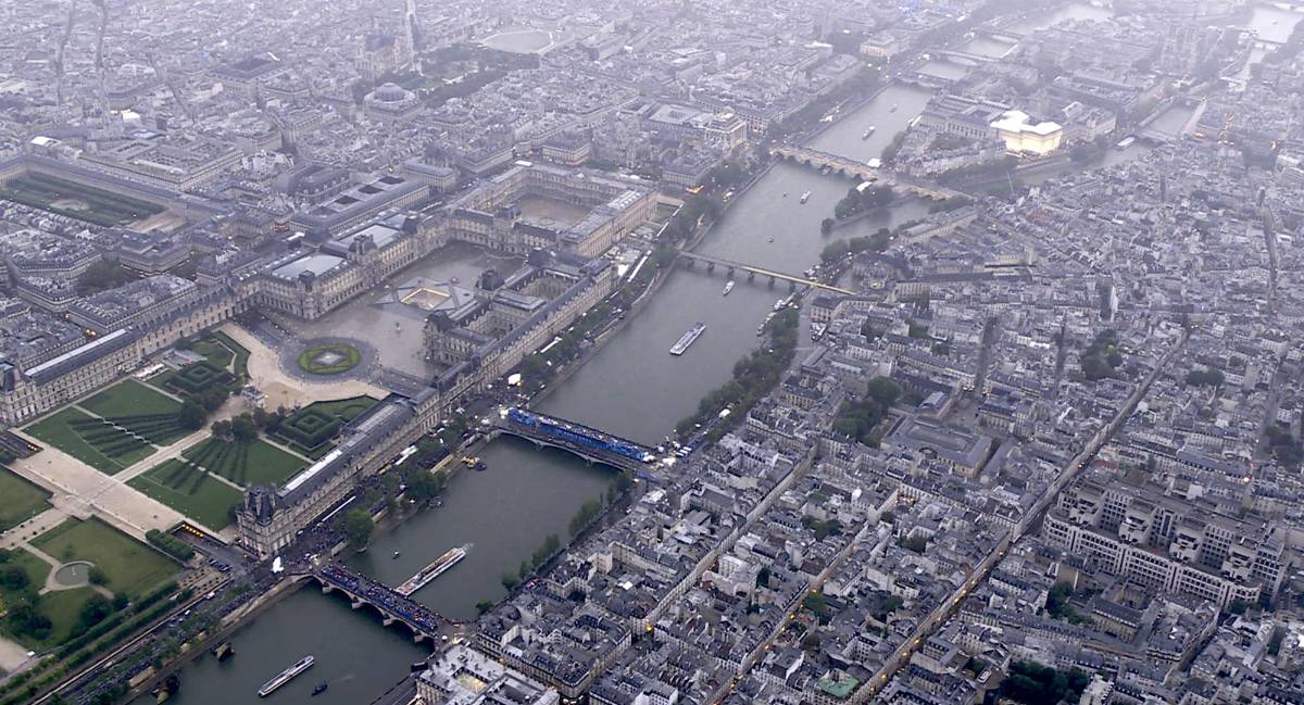 Las mejores imágenes de la ceremonia inaugural de París 2024 en el río Sena; muchos famosos y Lady Gaga deslumbra