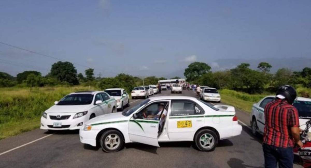 FOTOS: Carreteras bloqueadas por paro de transportistas de Honduras