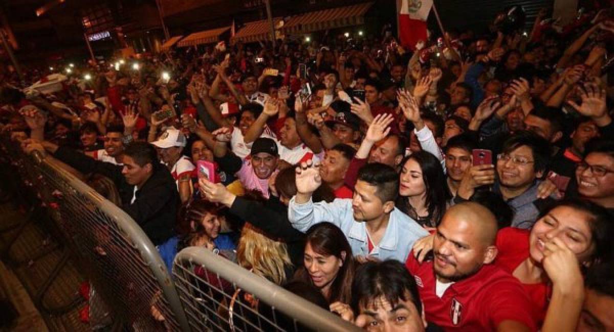 El impresionante recibimiento de la Selección de Perú a su llegada a Buenos Aires