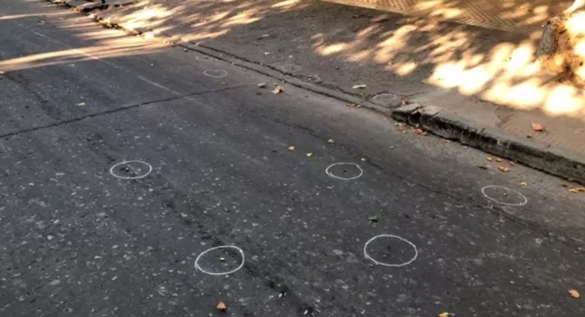 Llegaron armados, 14 balazos y una nota para Messi: “Te estamos esperando; Javkin es narco y no te va a cuidar”