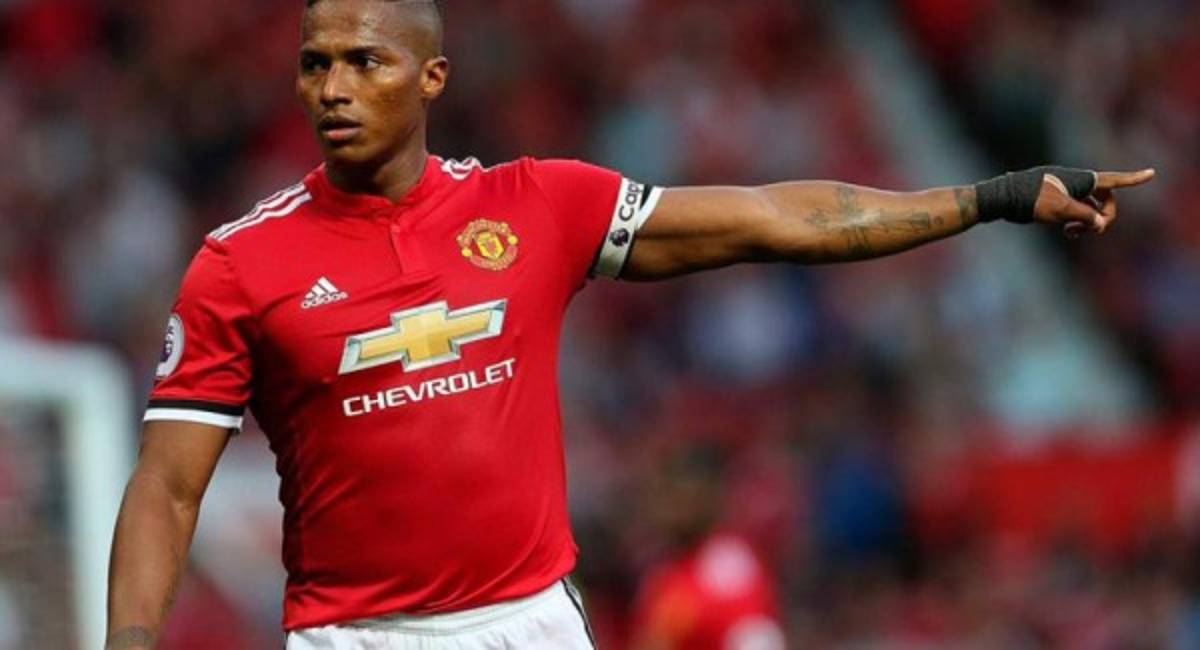 Lamborghinis, tostadoras y terrenos: Así gastaron su primer sueldo los cracks del deporte&nbsp;&nbsp;