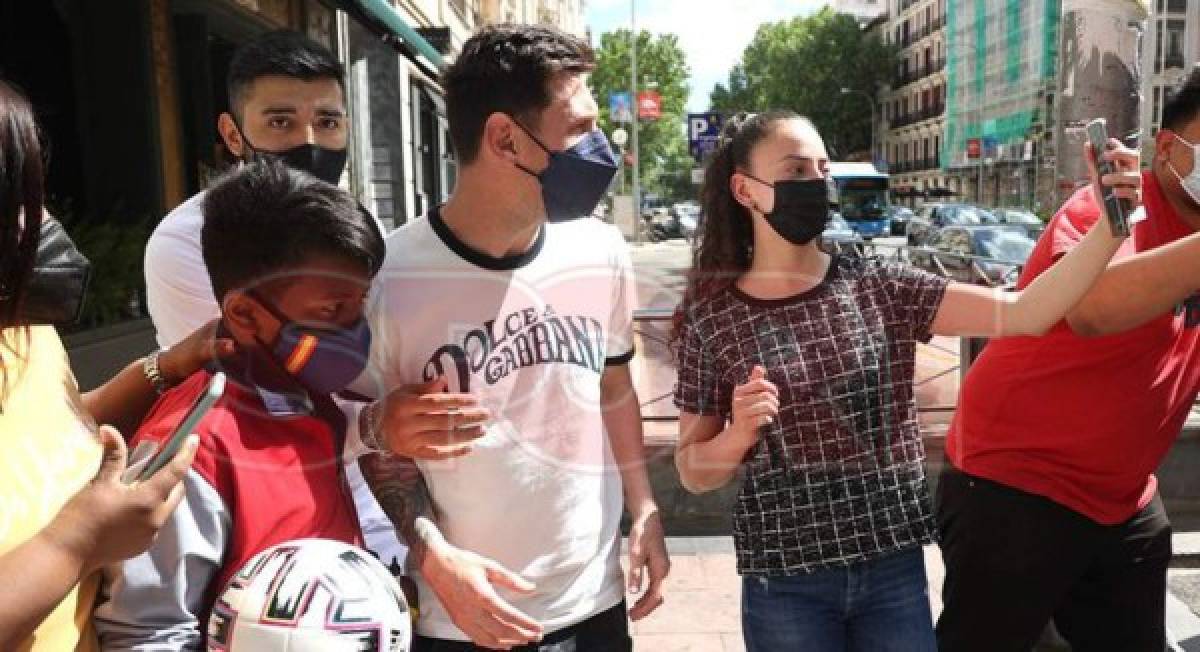 Con sus bellas esposas, fotos y autógrafos: La escapada de Messi y Luis Suárez en Madrid