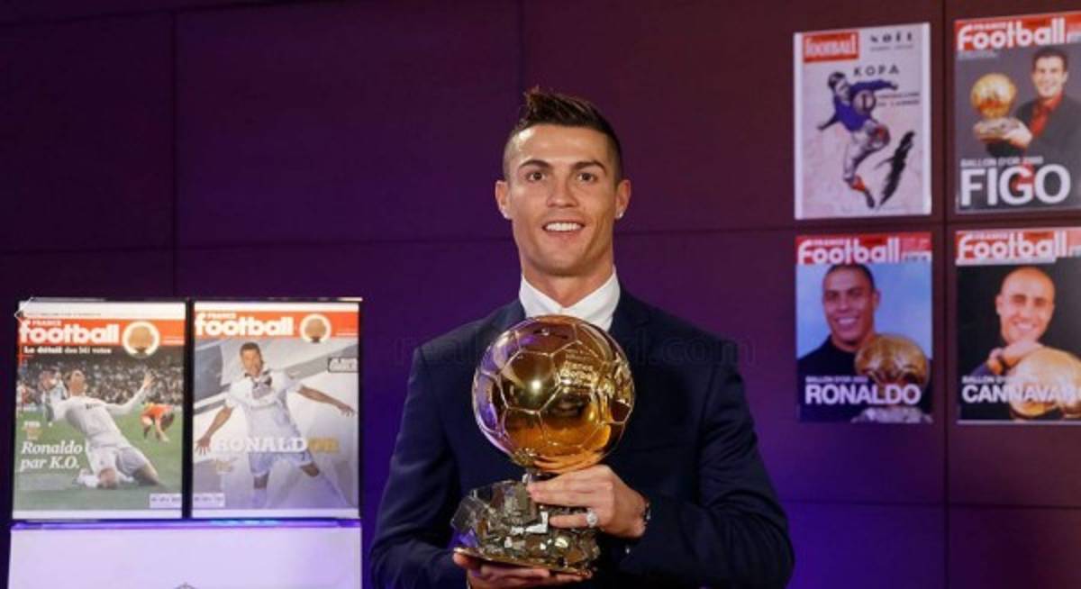Las 12 fotos de Cristiano Ronaldo recibiendo el cuarto Balón de Oro