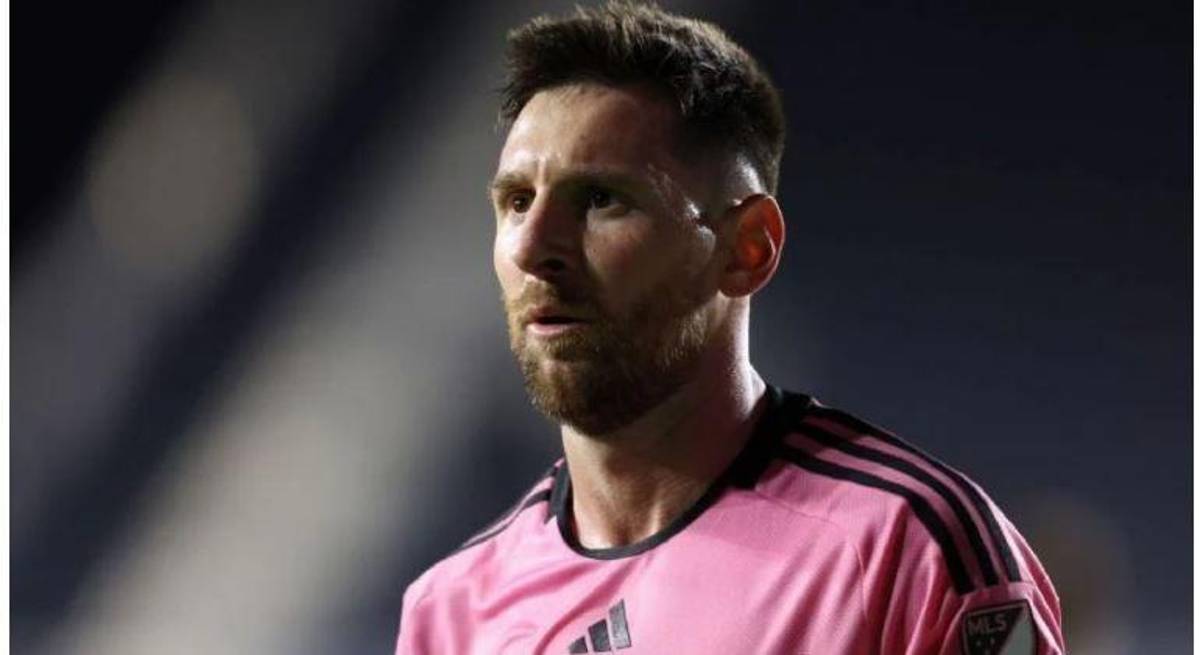 El motivo por el que Messi no se llevó la pelota tras el hattrick con Argentina: quién la tiene y el mensaje de Antonela