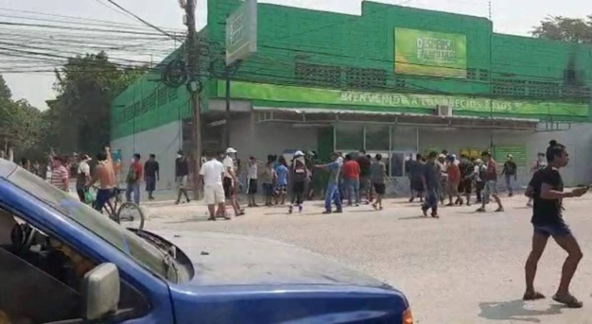 Protestas en Choloma pidiendo comida: Intentos de saqueos y quema de vehículos