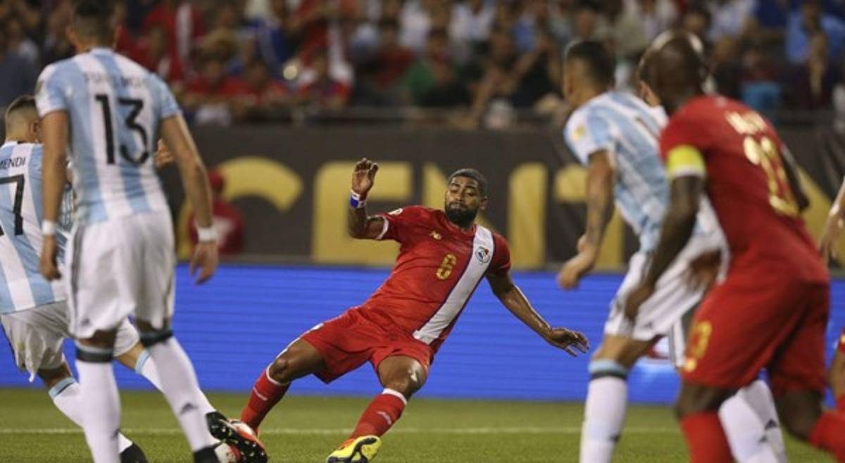 Con triplete de Messi, Argentina humilla a Panamá y avanza en la Copa América