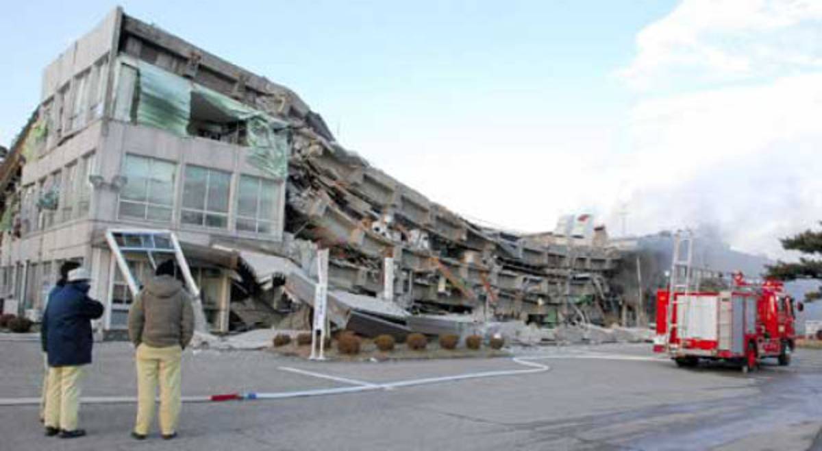 Terremoto y tsunami azotaron Japón