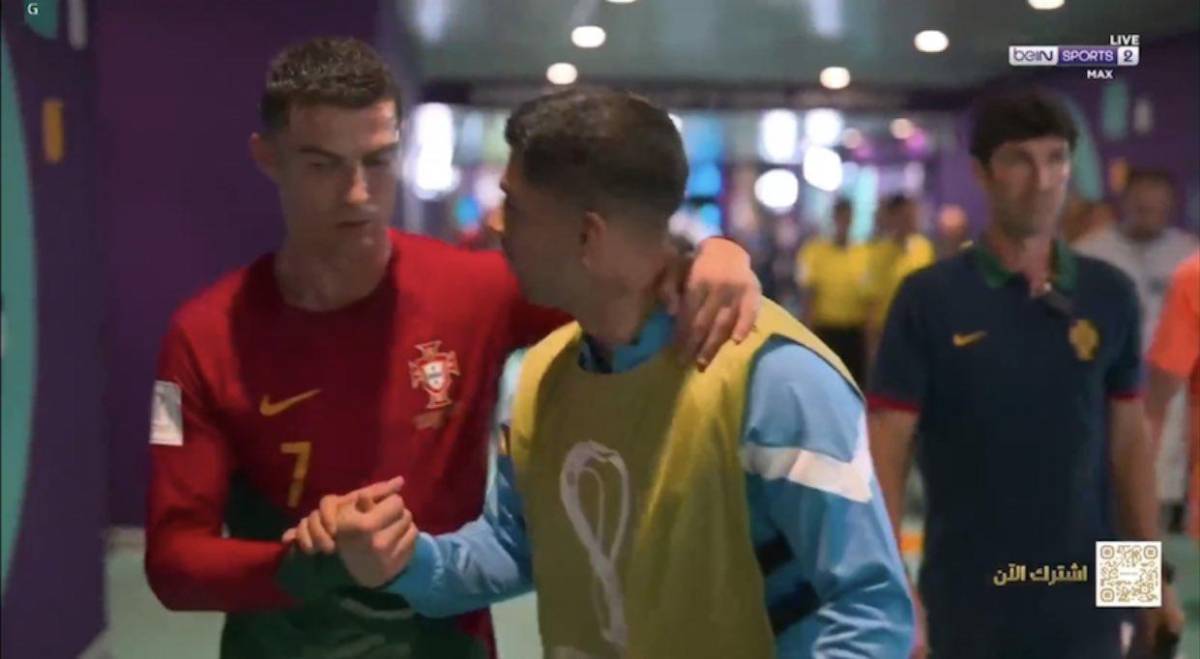 La reconciliación de Cristiano Ronaldo y Bruno Fernandes, el que invadió con la bandera LGBTIQ+ y la tristeza de Uruguay