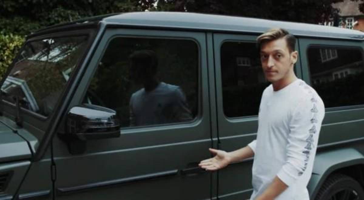 Dueño de equipo, sus propias botas y hasta clínicas: Así es el millonario imperio empresarial que tiene Mesut Ozil