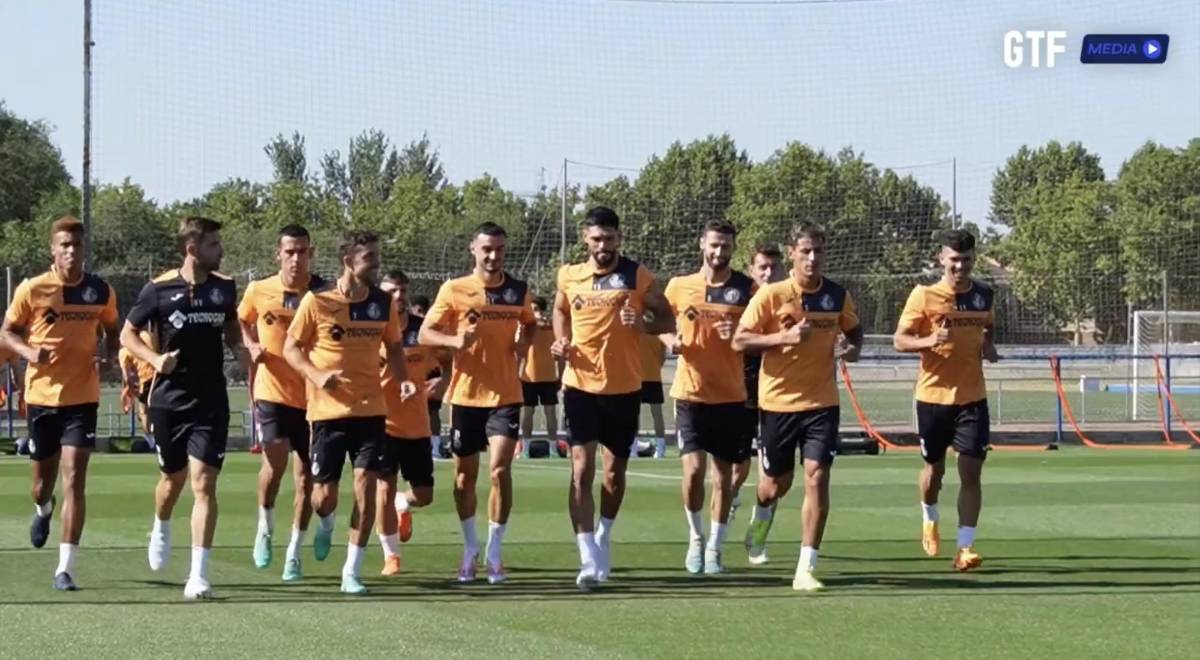 Así fue el primer entrenamiento del “Choco” Lozano con el Getafe y se conoce ya el nuevo número que usará en España