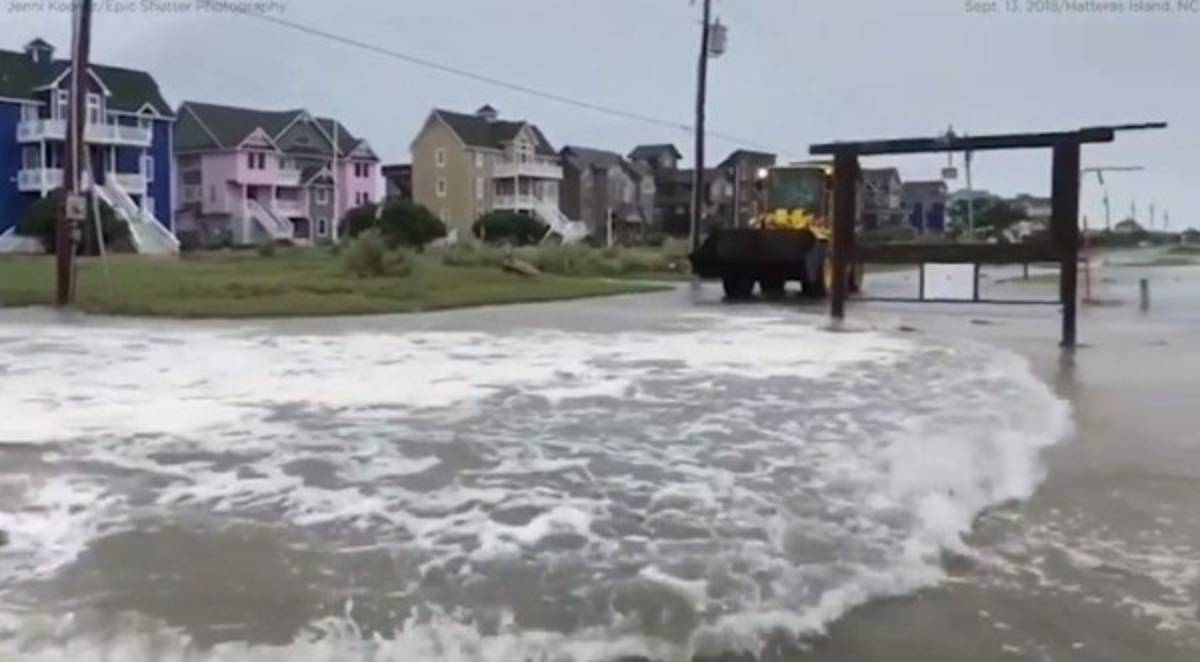 Huracán Florence toca tierra y comienza a desatar su furia en costa este de Estados Unidos