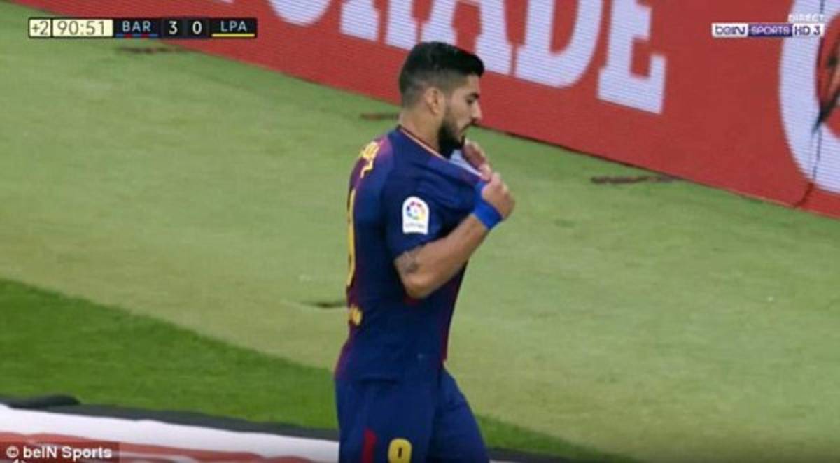 Las imágenes curiosas del fin de semana: La furia de Suárez y el infiltrado en el Camp Nou