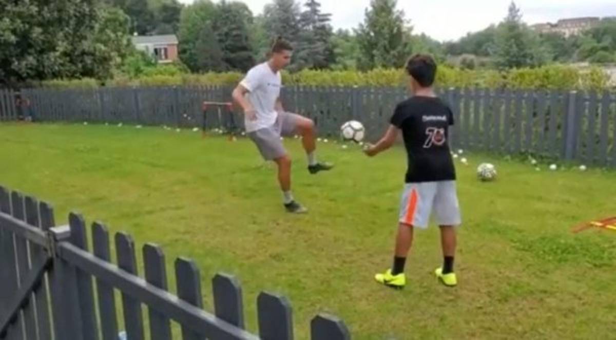 Escapadita a la isla, ejercicios y su hijo con look catracho: Así fue la cuarentena de Cristiano Ronaldo