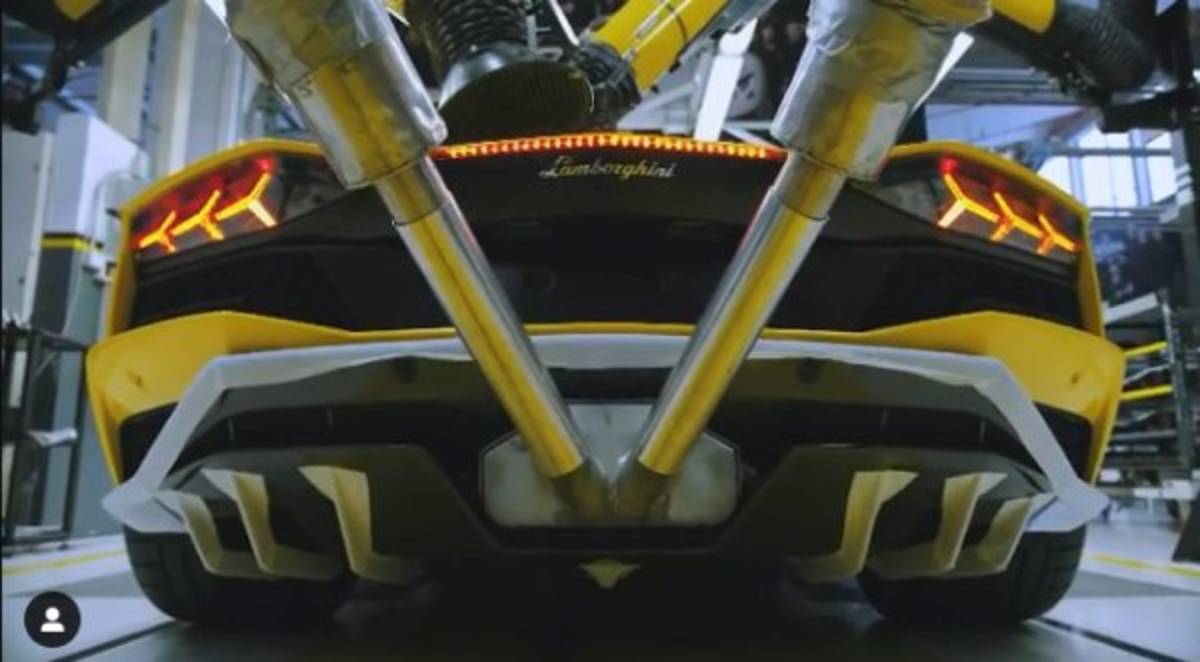 Dybala responde a Cristiano Ronaldo comprándose un espectacular Lamborghini Aventador