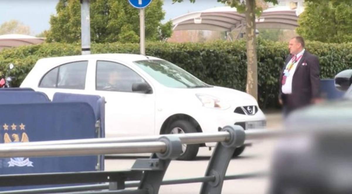 Jesús Navas deja su humilde coche y se compra un supercarro de lujo