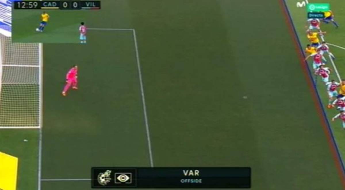 FOTOS: El reclamo de Choco Lozano, el duelo con Iborra y los gestos de dolor en el Cádiz-Villarreal