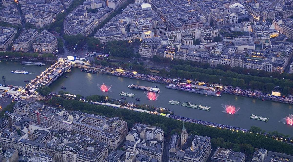 Las mejores imágenes de la ceremonia inaugural de París 2024 en el río Sena; muchos famosos y Lady Gaga deslumbra