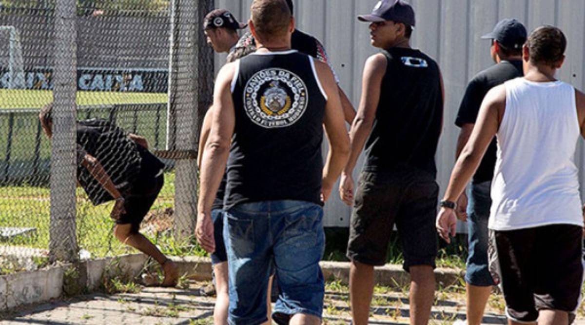 Aficionados de Corinthians invanden sede del club