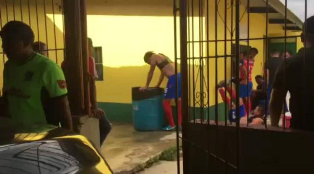 NO VISTE EN TV: El penal a Michaell Chirinos, actos protocolarios y vómito de Ferrari