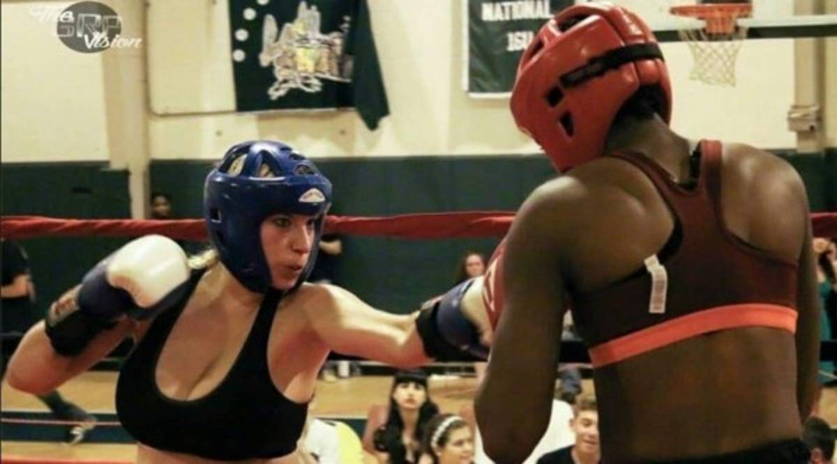 Luchadora de MMA sufre por el tamaño de sus senos