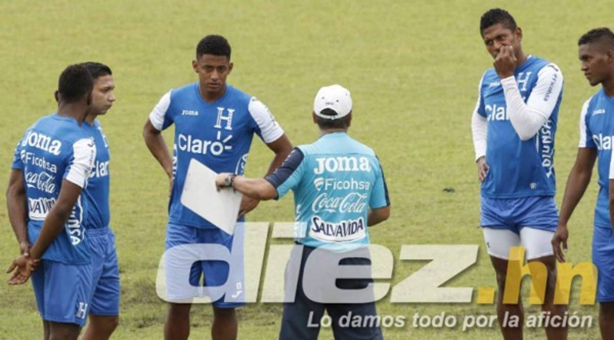 Pinto pide concentración, entrega y disciplina tras primer entreno con toda su artillería