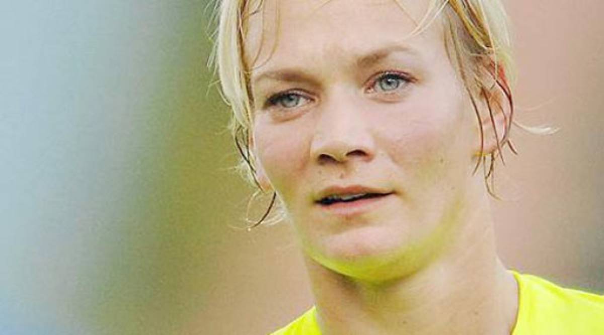 Bibiana no sólo es árbitro, también es ¡policía!