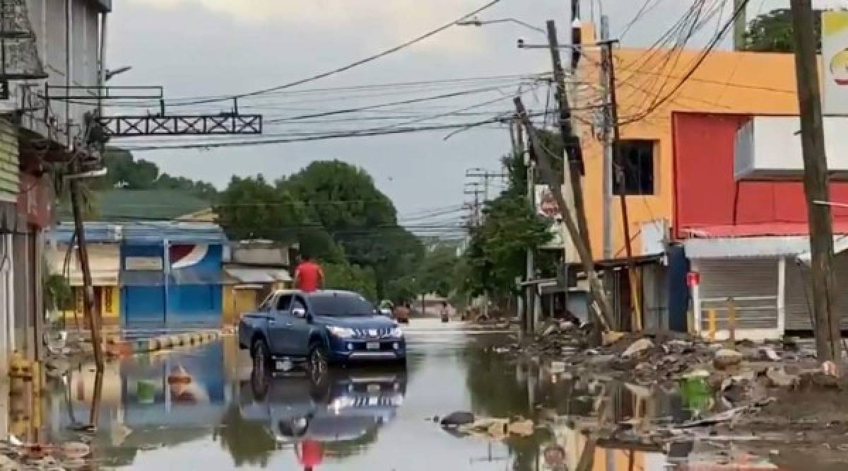 Destrucción y llanto: el calvario que se vive en La Lima tras las fuertes lluvias que dejó Eta e Iota