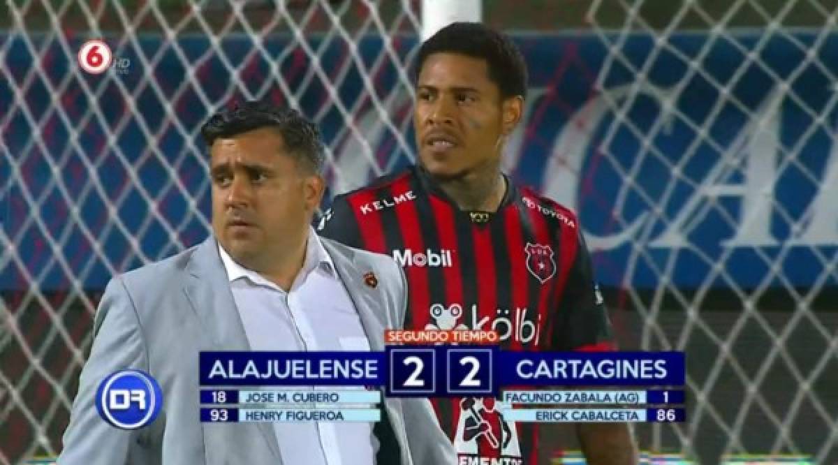 ¡Caos en el Morera Soto! Aficionados enardecidos se meten a la cancha a increpar a los jugadores del Alajuelense