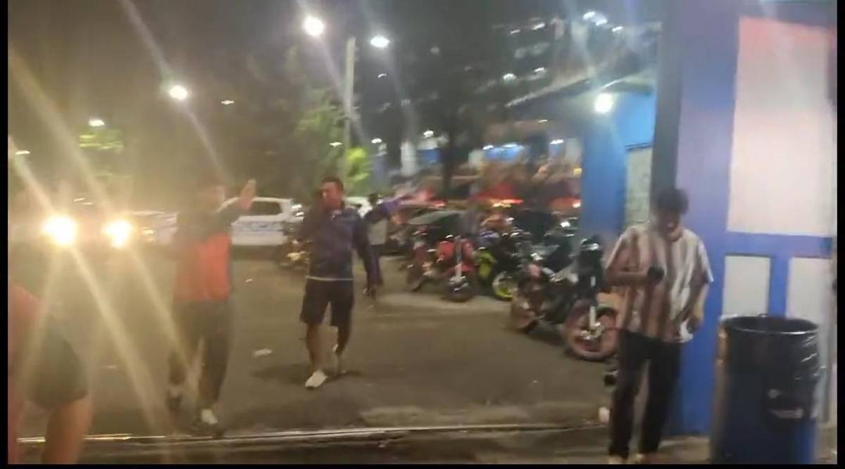 Desgracia en El Salvador: Las desgarradoras imágenes de la estampida de aficionados que dejó varios muertos en el Estadio Cuscatlán