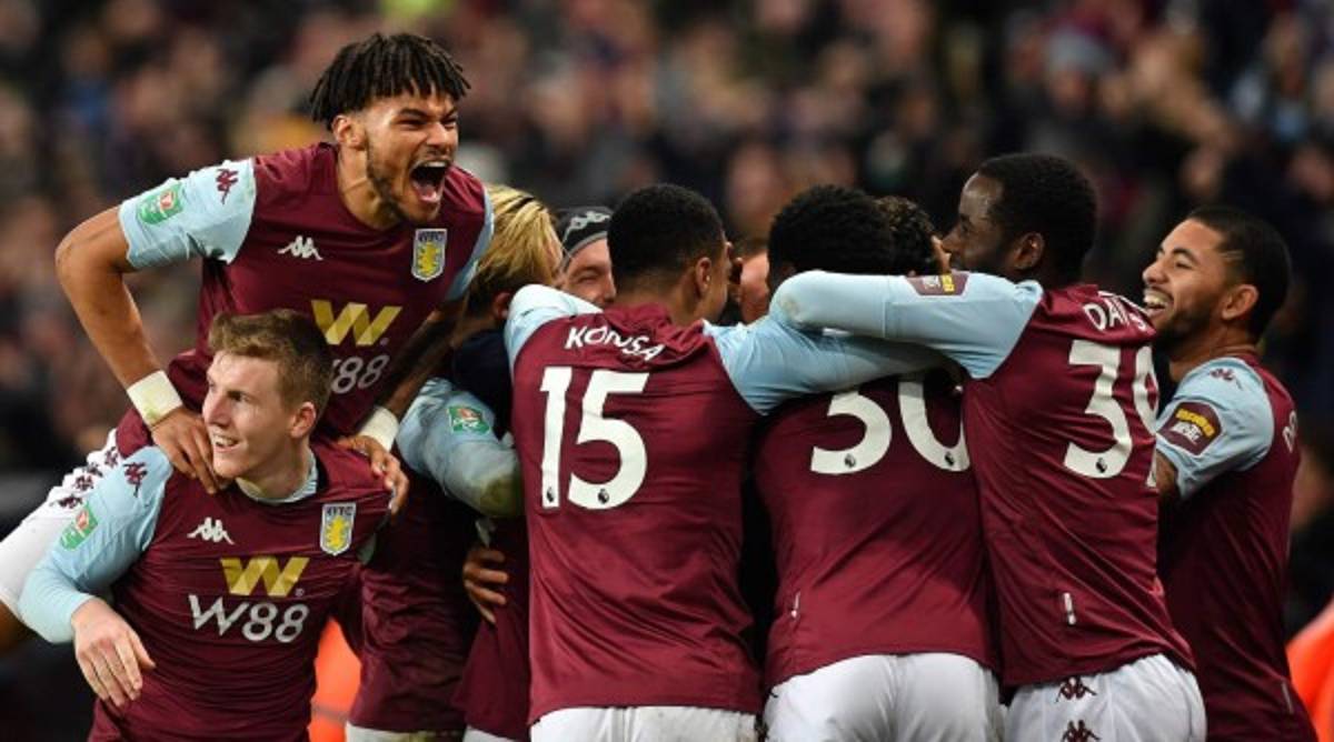 Locura e invasión de los aficionados del Aston Villa tras clasificar a una final 10 años después