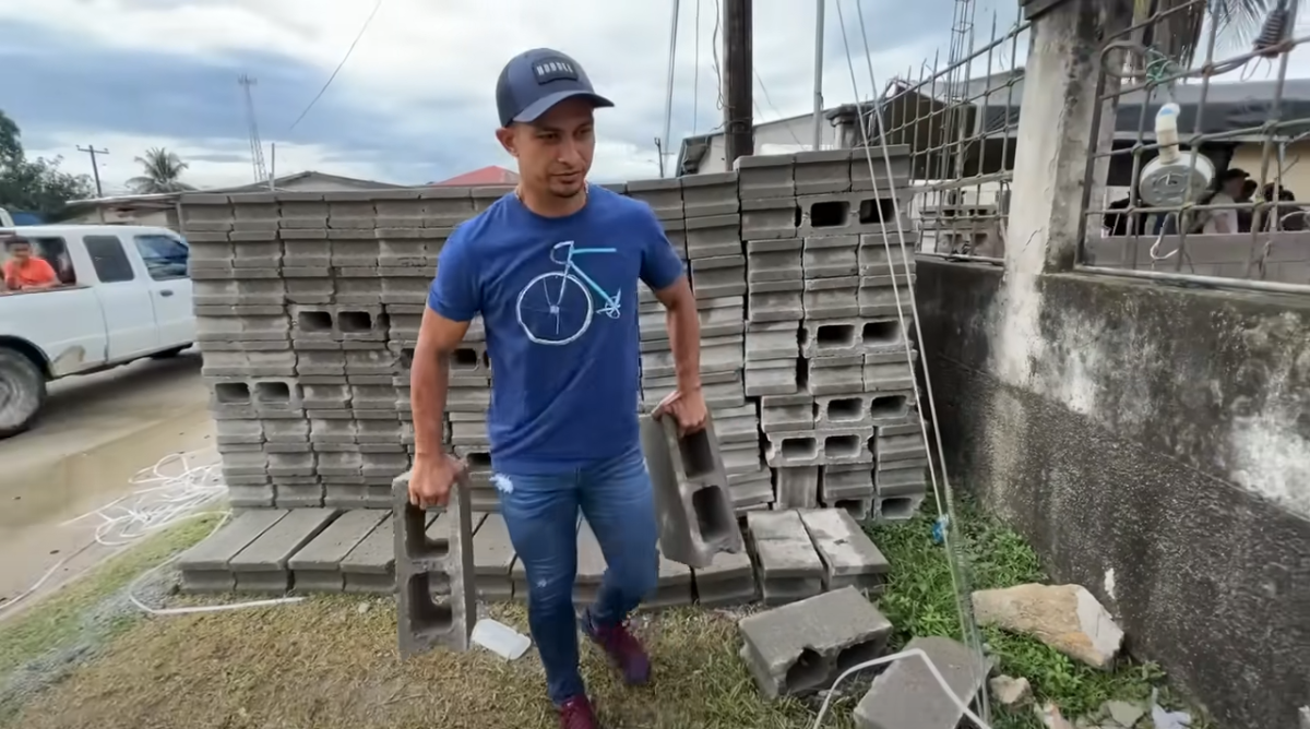 ¡Shin Fujiyama pone a trabajar a Mario Berríos como albañil! El divertido reto del youtuber japonés al exjugador hondureño