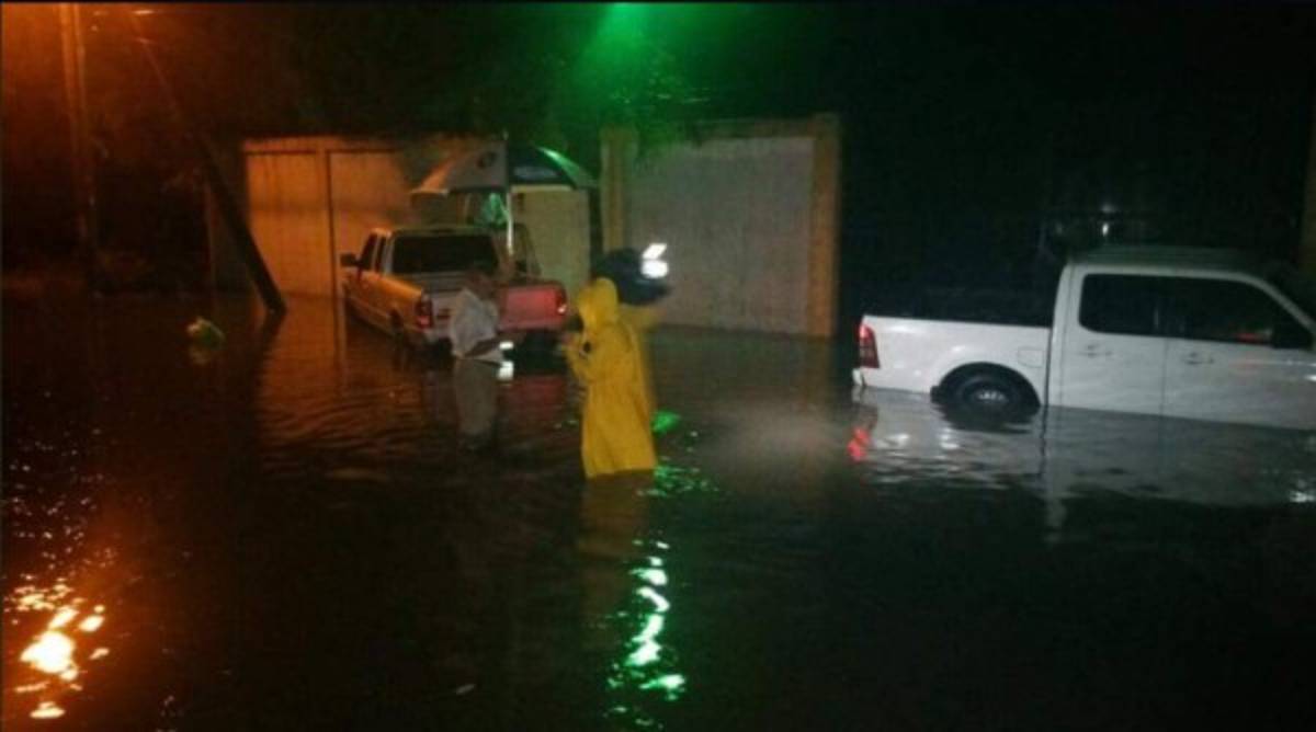 EN FOTOS: Fuerte tormenta eléctrica desata caos en San Pedro Sula