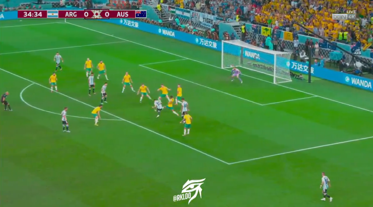 Así fue el remate de Messi que terminó en el 1-0 de Argentina: tres jugadores australianos le dejaban sin ángulo.