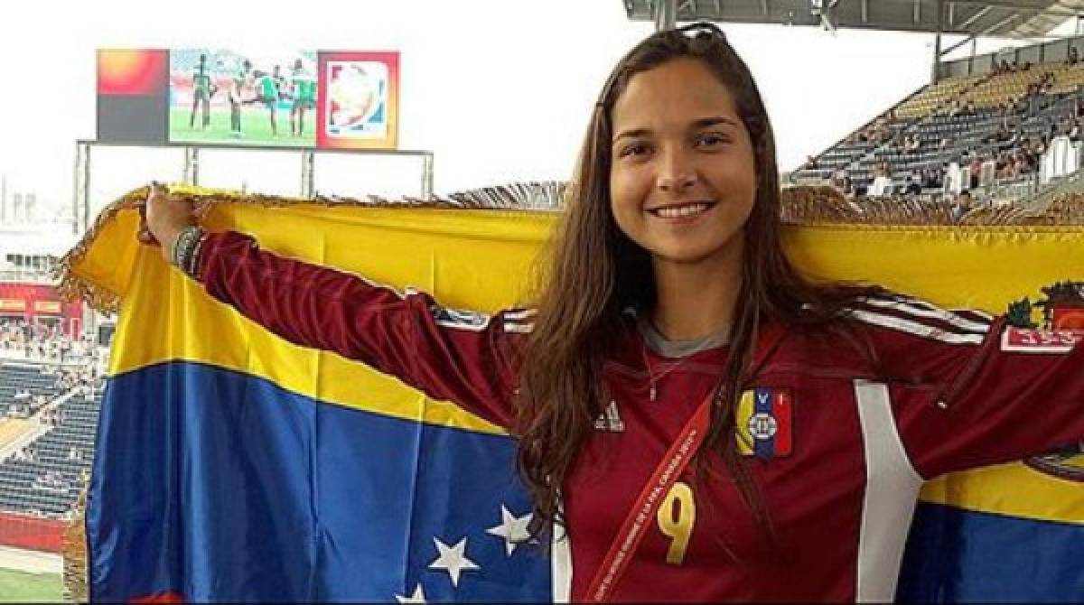 Deyna Castellanos, la futbolista venezolana hincha del Saprissa