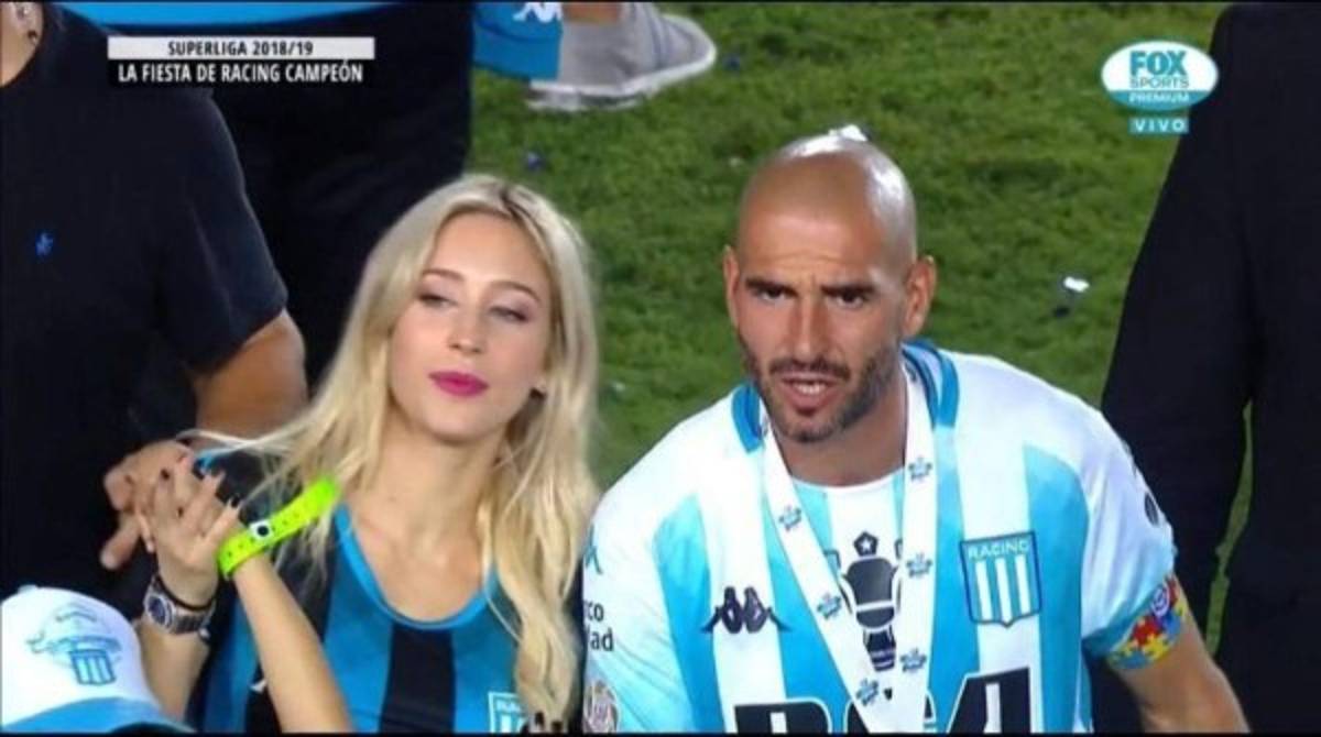 ¡De no creer! En plena celebración de Racing, hija del presidente baja, besa a jugador y oficializa noviazgo
