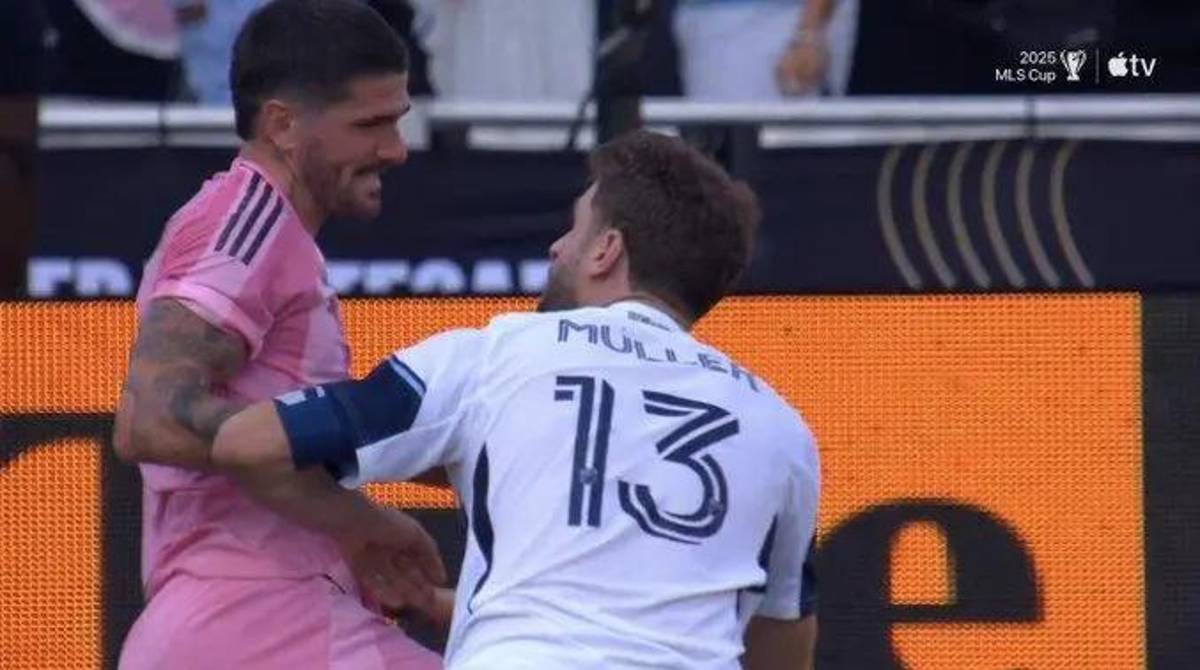 La despedida que les dio Messi a Jordi Alba y Busquets, el cruce que hubo con Müller y David Ruíz hace historia