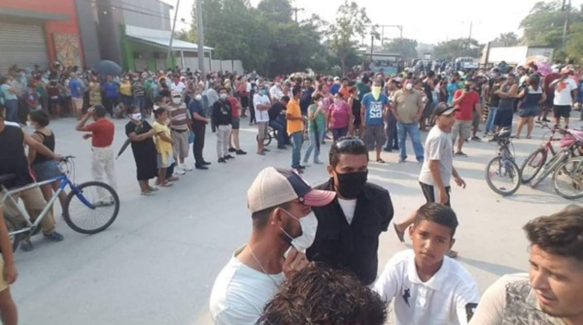 Protestas en Choloma pidiendo comida: Intentos de saqueos y quema de vehículos