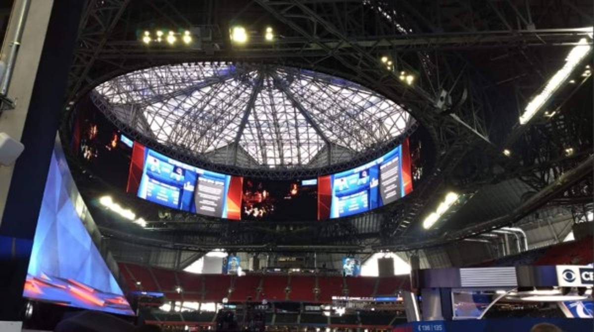 Ambientazo: Las hermosas porristas, grandes cantidades de aguacate y el equipo que eligió Trump para el Super Bowl