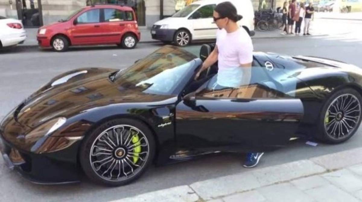 40 años y un imperio de carros: la millonaria colección de autos de Zlatan Ibrahimovic llena de Ferraris