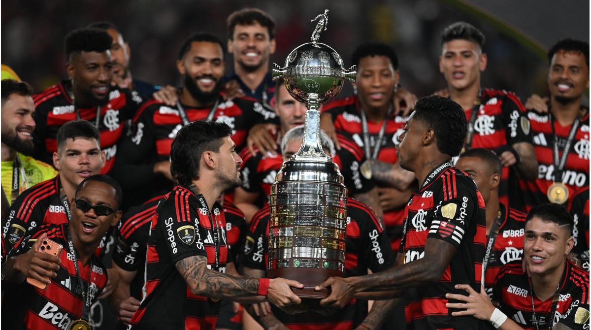 Viajó 18 horas y generó 10 millones: así es Pol Deportes, el niño que impactó a toda América en la Copa Libertadores 2025