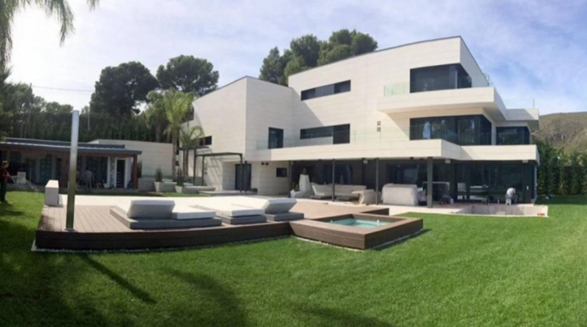 Dos niños llegaron a la casa de Messi y se llevaron la sorpresa de sus vidas: “Cuando veo que aparece la pierna toda tatuada...”