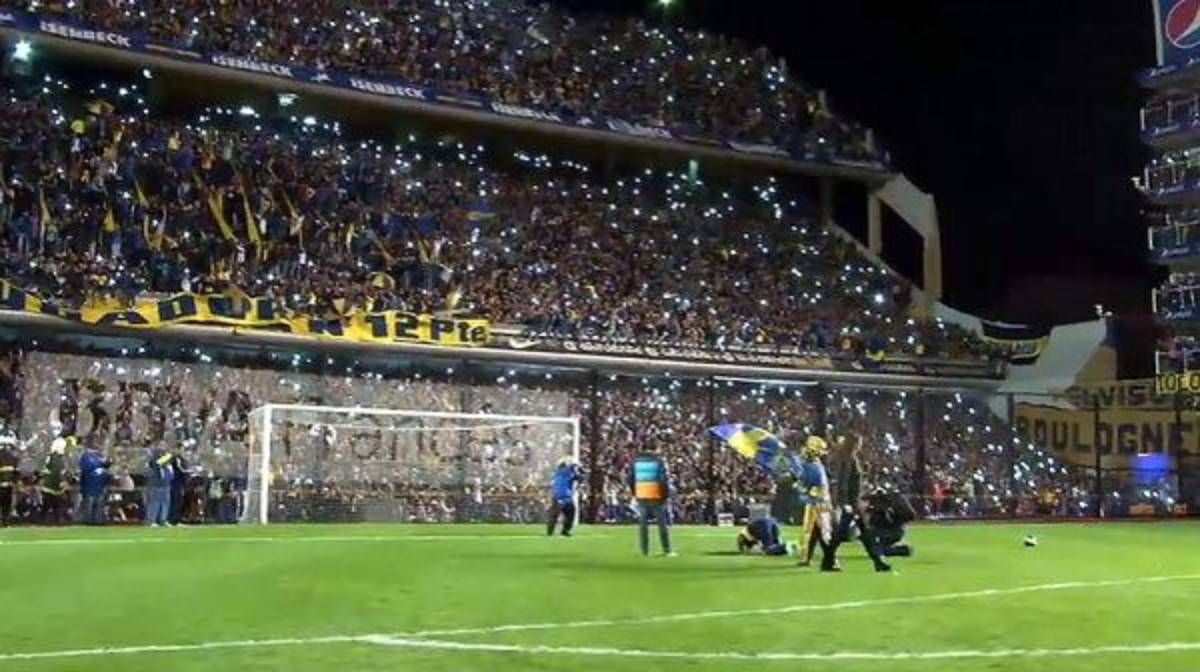 La 'Bombonera' explotó de alegría con Carlos Tévez