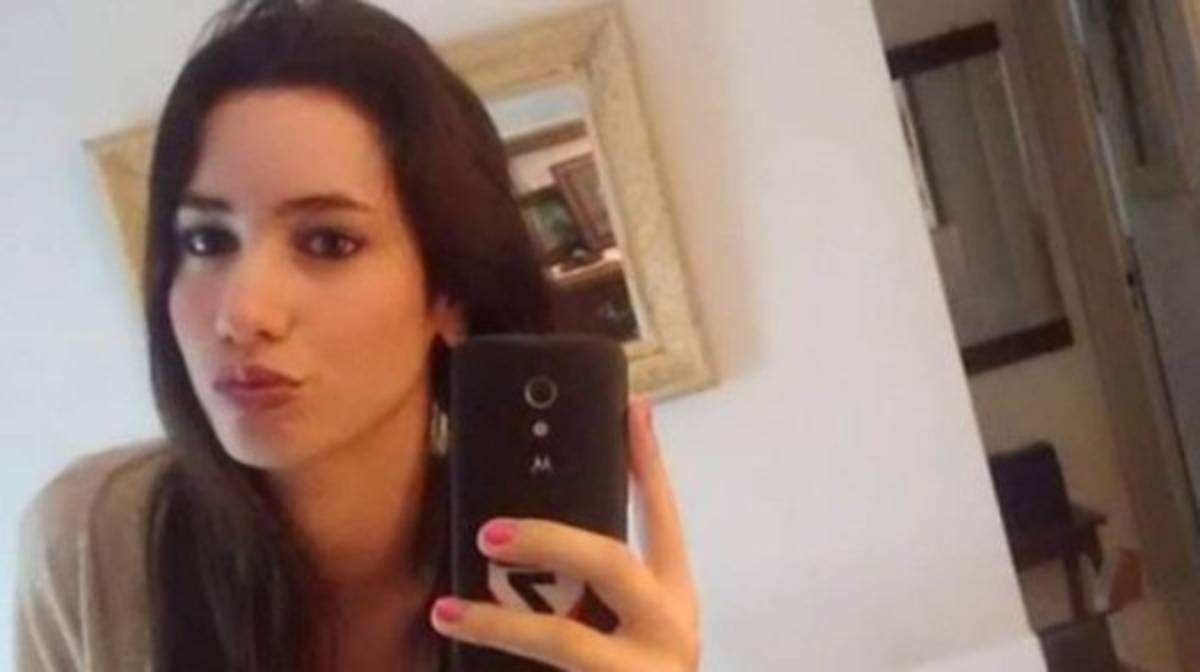 Así es Mechy Rohrer, la promotora argentina que sale en vídeo hot con dos pilotos