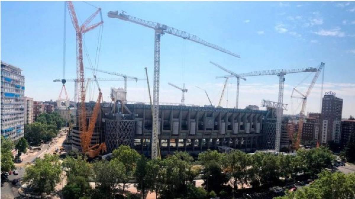 Las nuevas imágenes del Santiago Bernabéu: Se instala el impactante techo retráctil