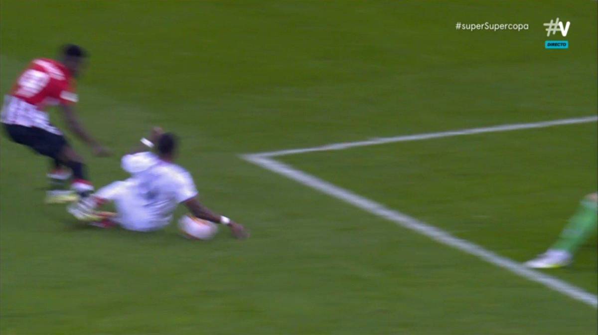 El ‘jeque’ Florentino Pérez, los polémicos penales y la celebración del Real Madrid tras conseguir la Supercopa de España