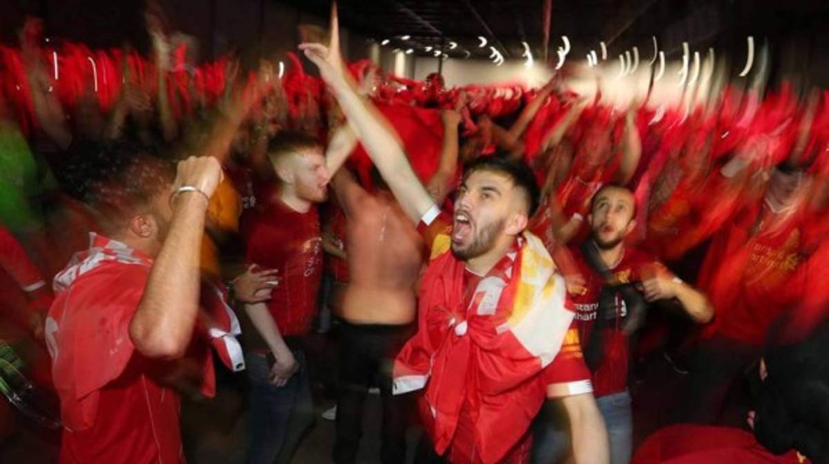 Madrid completamente roja: Así celebraron los hinchas del Liverpool la sexta Champions