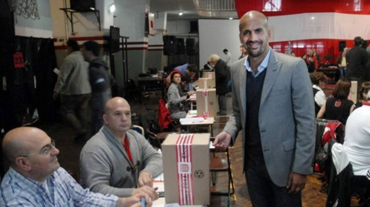 La Bruja Verón es electo presidente de Estudiantes de Argentina