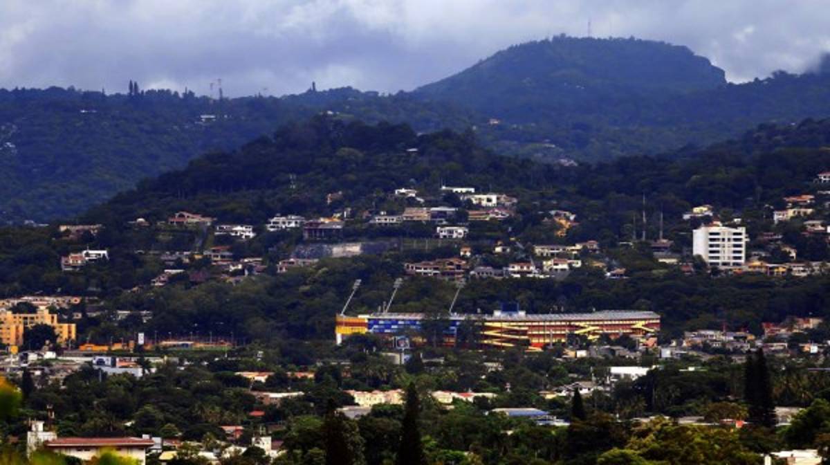 Conoce el búnker de trabajo de Ramón Maradiaga en El Salvador