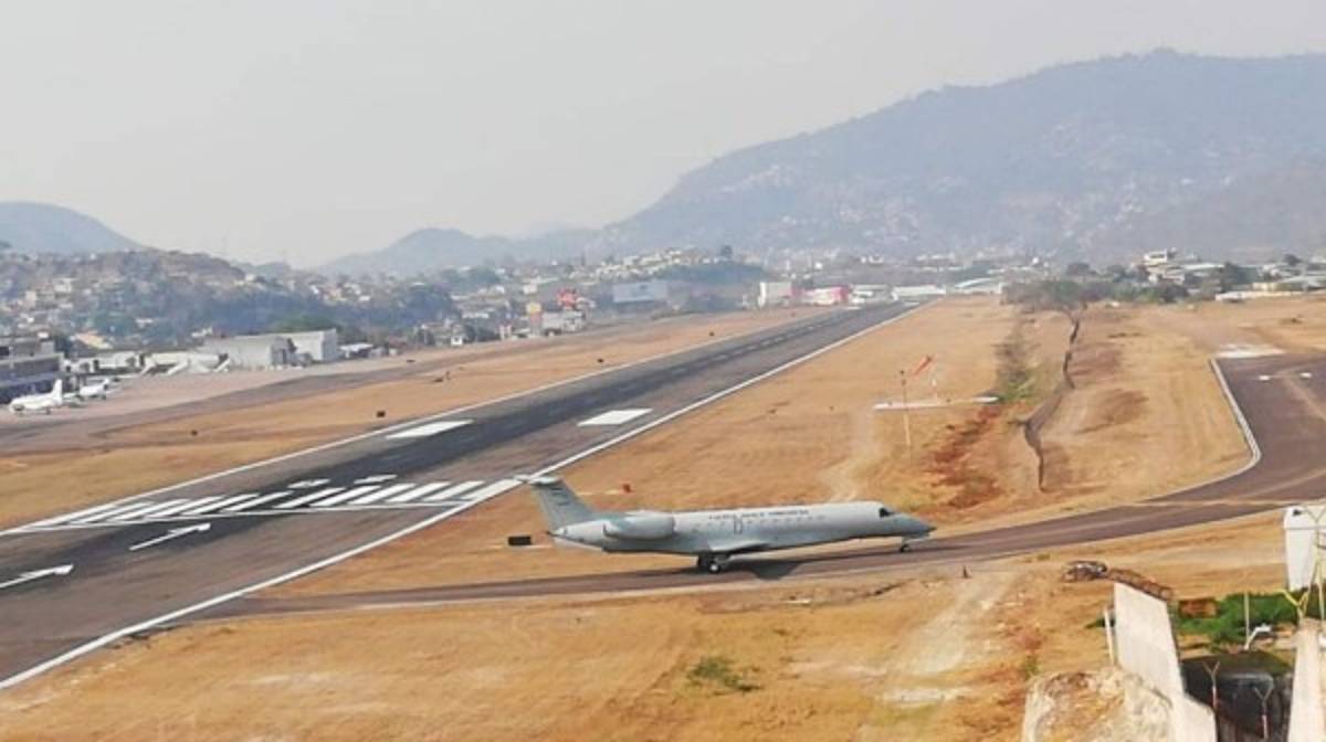 Así fue la llegada del cuerpo de Rafael Callejas a la Fuerza Aérea de Tegucigalpa